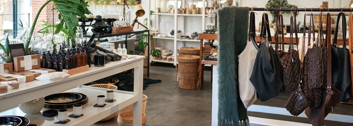 Winkel met accesoires voor in huis, tassen en sjaals